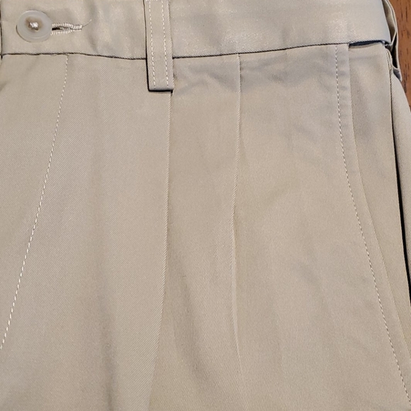 NEW 32" Haggar Cool 18 Golf Shorts UPF 50+ Khaki - Picture 4 of 6